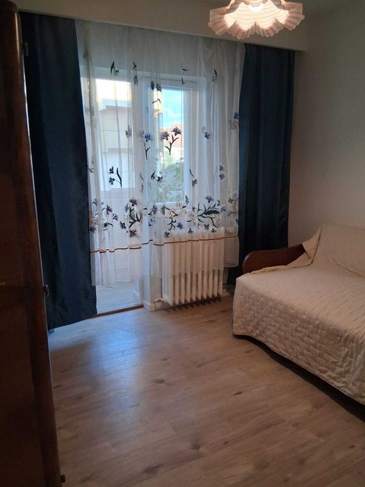Apartament 4 camere de închiriat