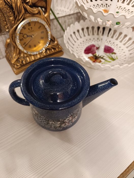 Продам чайник эмалированный