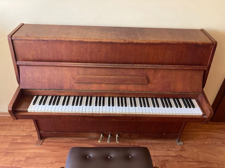 Пиано Rösler + подарък столче