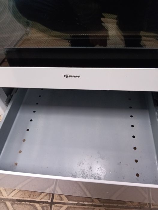 Свободно стояща печка с керамичен плот Gram 2 години гаранция!