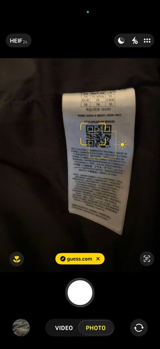 Nou! Geaca puffer Guess