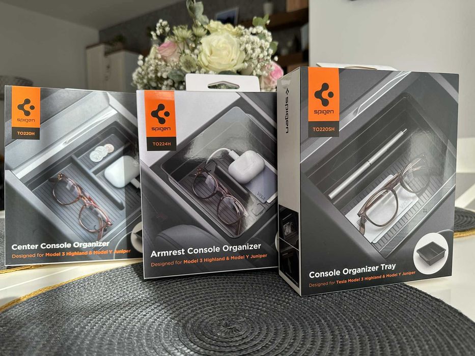 Tavite Spigen pentru Tesla Model 3 Highland / Juniper