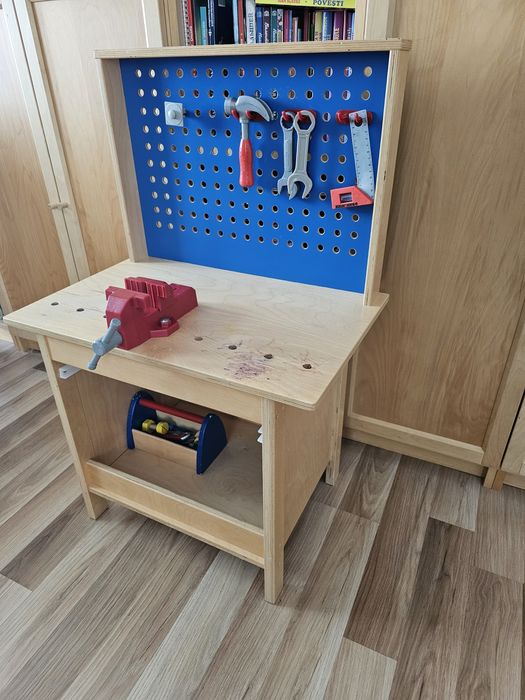 Banc lucru copii IKEA din lemn și depozitare scule jucărie