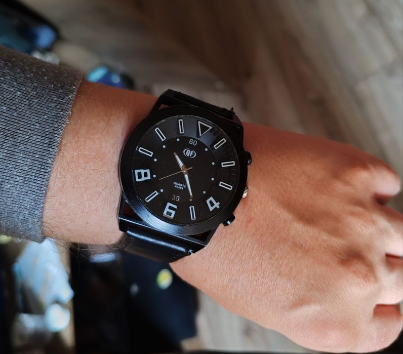 Ceas bărbați, model deosebit, ca Nou