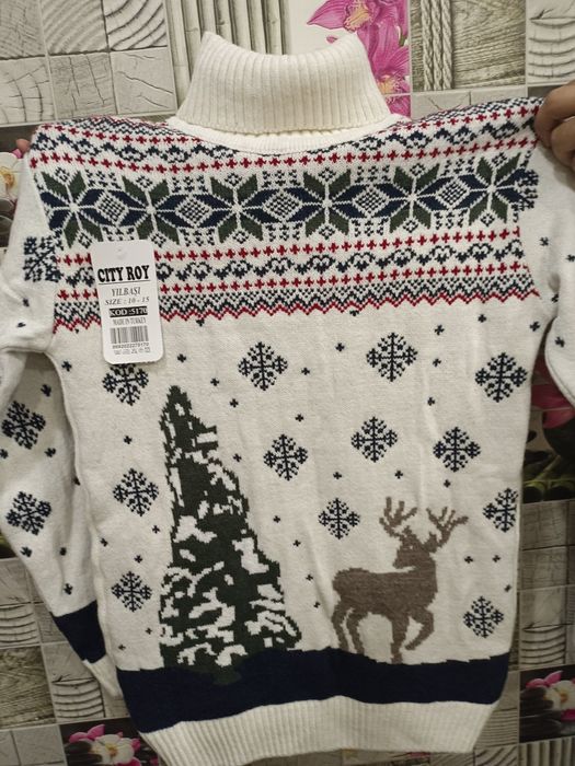 Срочно продам новогодние свитера