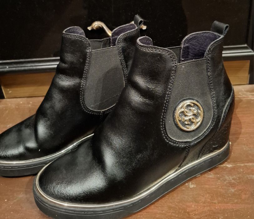 GUESS Дамски боти на плотформа