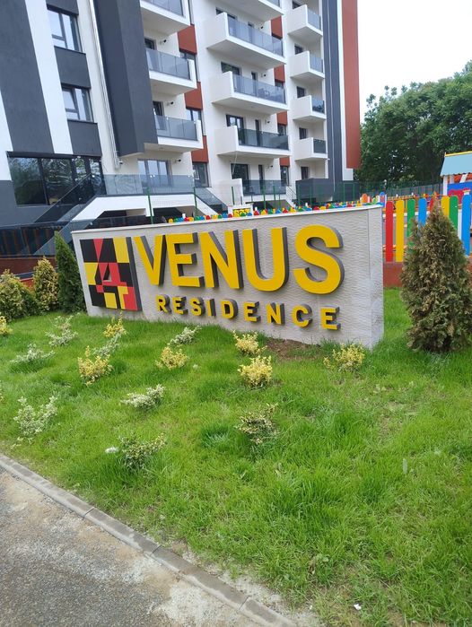 Închiriez studio