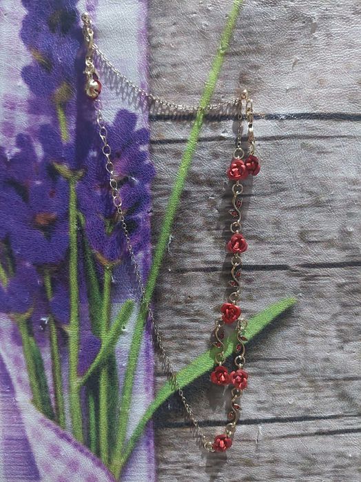 3 в 1  полу скъпоценни      Колие . Гривна. И Обеци  с червени розички