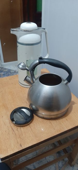 Термос и Чайник продаётся в отличном состоянии.