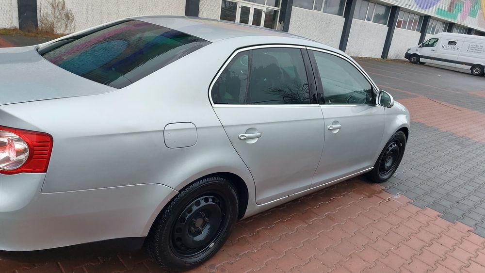 Vând Volkswagen jetta