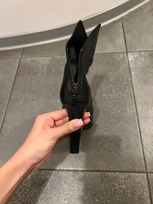 Обувки с ток - Vic Matie