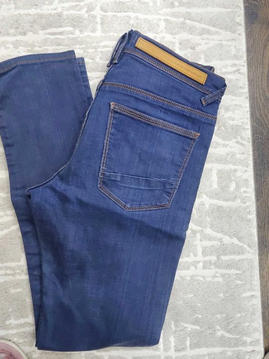 Мъжки дънки на Зара