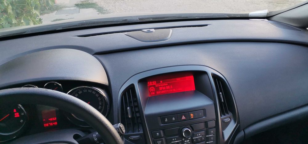 Vand Opel Astra J 1.6 benzina 2011, mașina personală