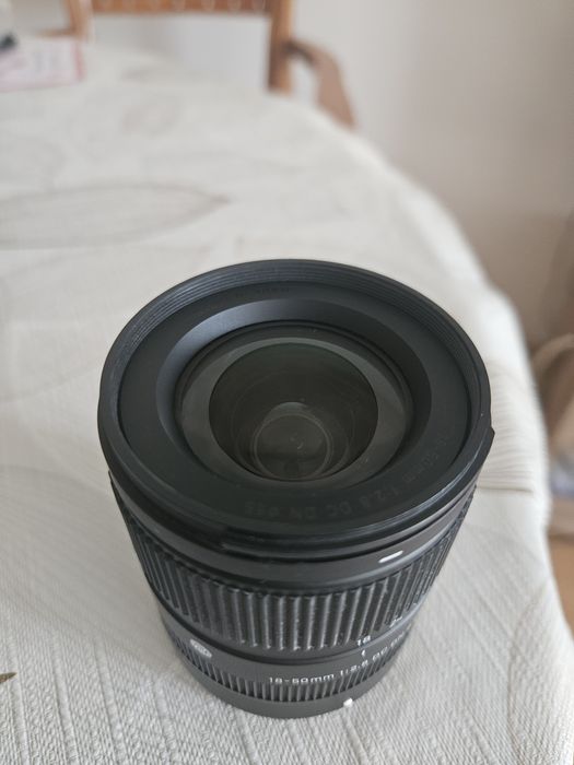 Sigma 18-50 f2.8 за Fuji X mount