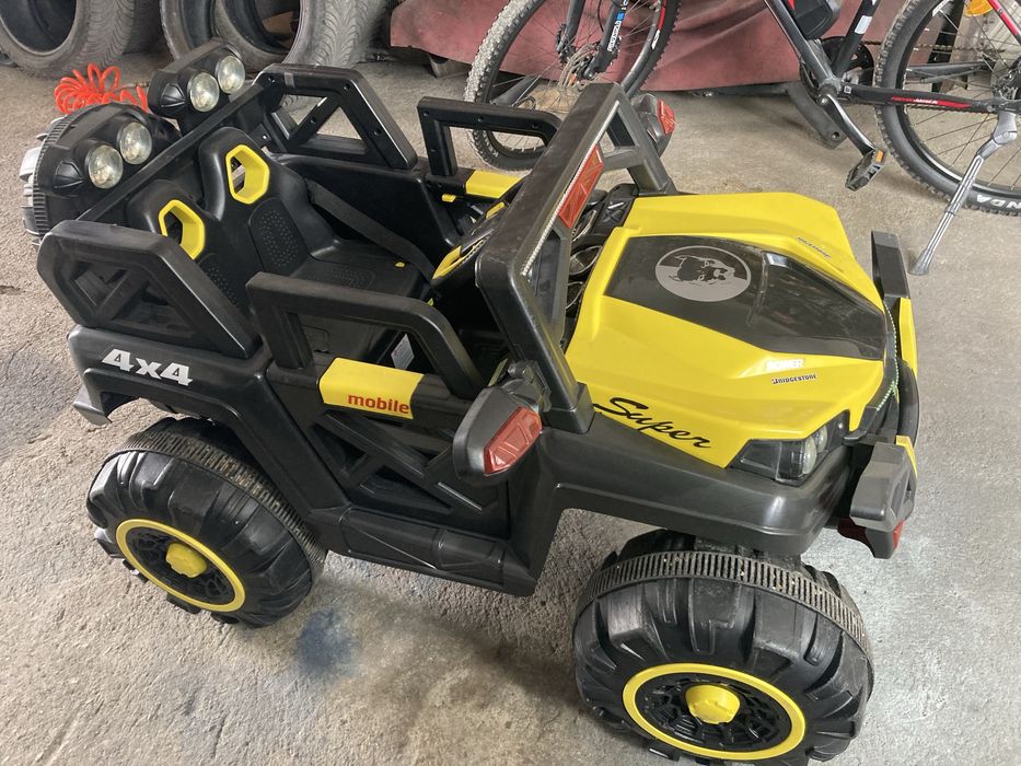 Джип за деца със акомолатори