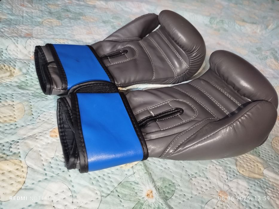 Продается перчатки Hukh торг есть