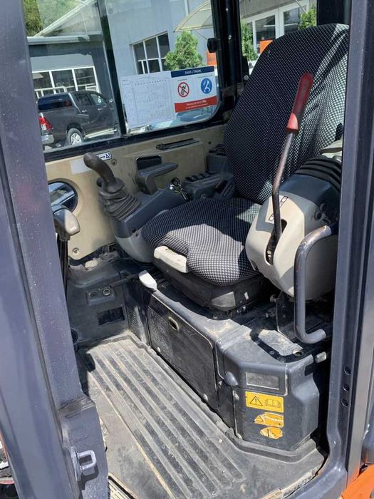 Excavator pe Senile Cauciuc 6 tone Hitachi Zaxis Anul fabricatiei 2012