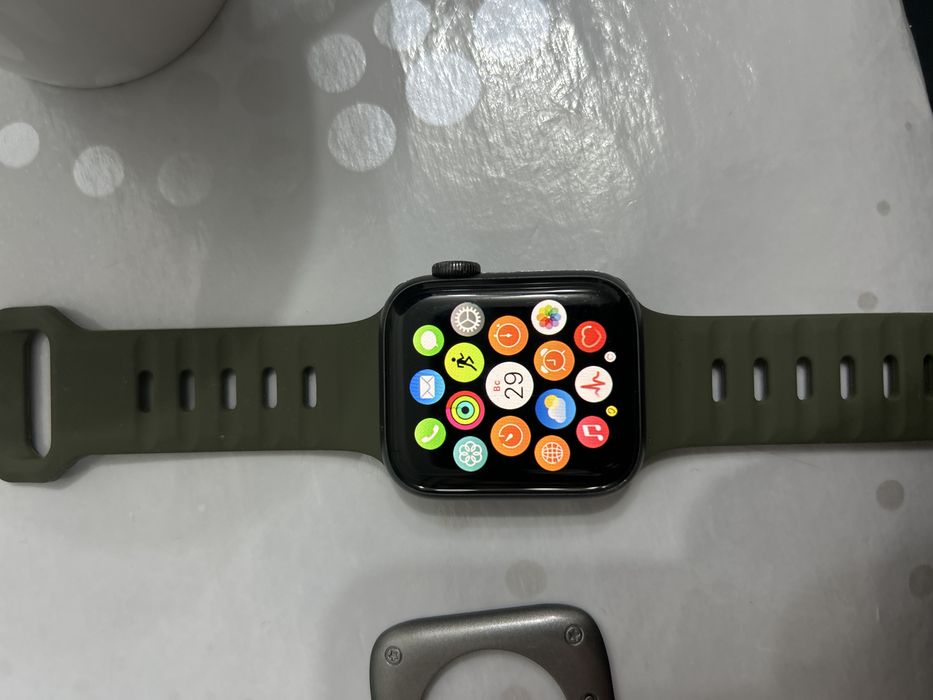 Apple Watch 4, 40 мм