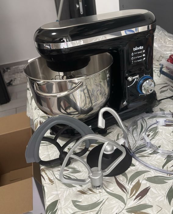 Ocazie ! Mixer cu bol de 5.5 L din inox, MB-1300,1.6 kg aluat, putere 1400 W, 4 accesorii, 6 viteze + puls, Negru