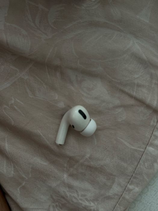 Левый Airpods pro оригинал