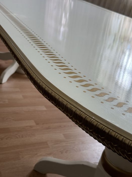 Стол для гостиной