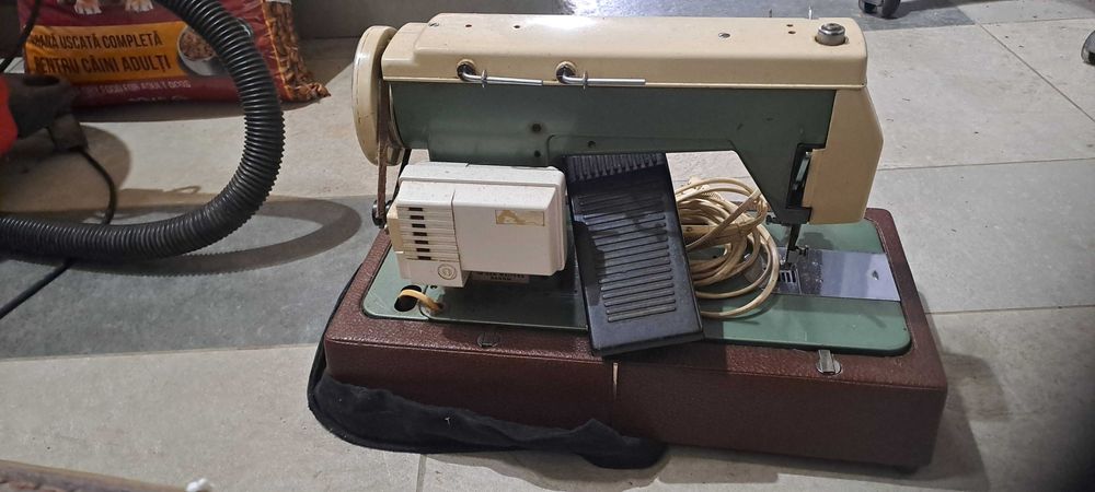 Masina de cusut electrica lucznik 432