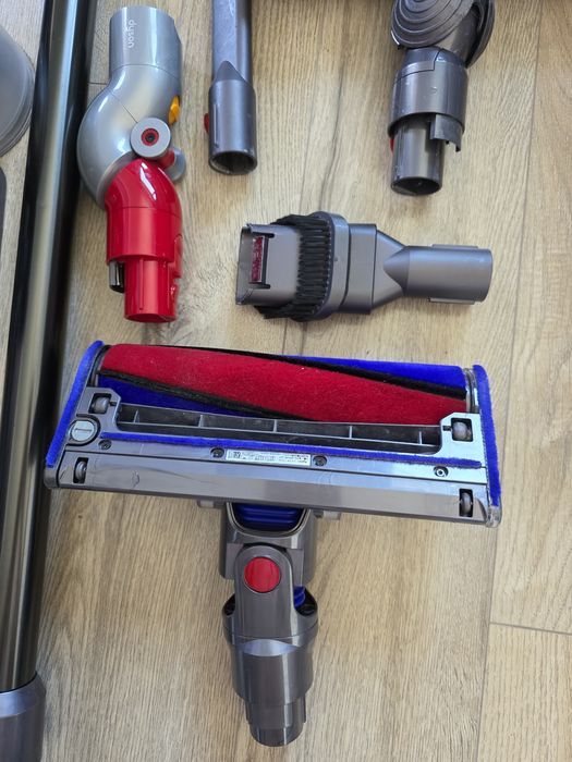 Aspirator vertical Dyson V8 Absolute