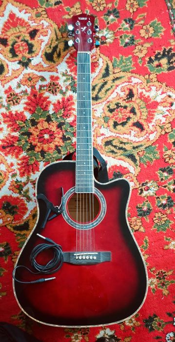 Gitara sotiladi Yamaha