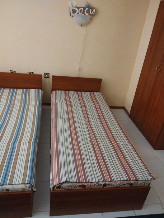 12 броя единично легло.