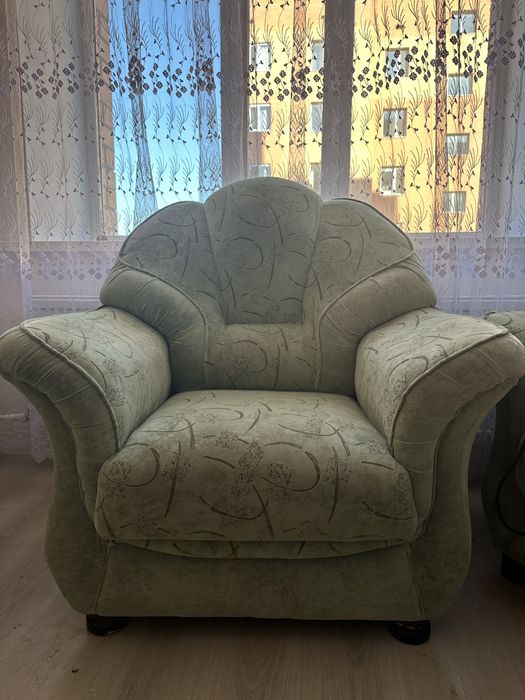 2 мягких кресла без дефектов