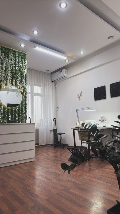 Маникюрный стол в аренду