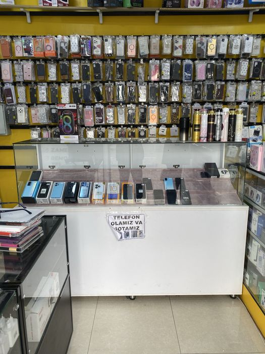 Продаётся витрина для продажи телефонов в новом состаяние