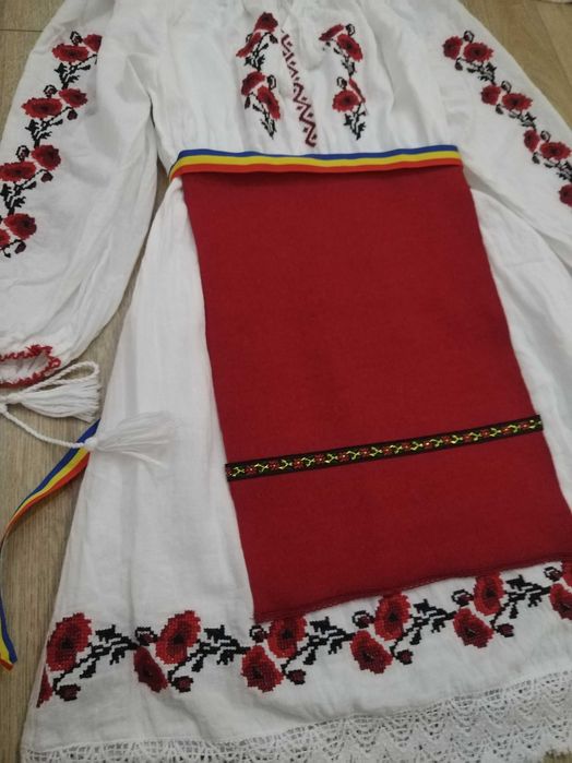 Costum tradițional pentru fete 14-15 ani