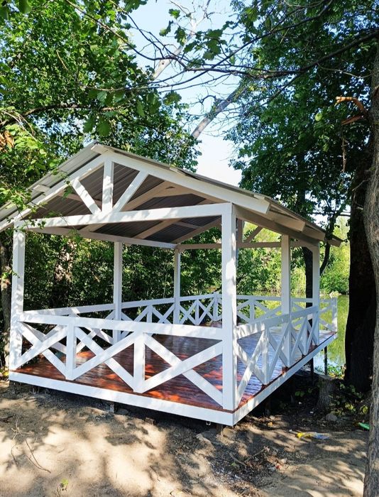 Продается деревянный беседка