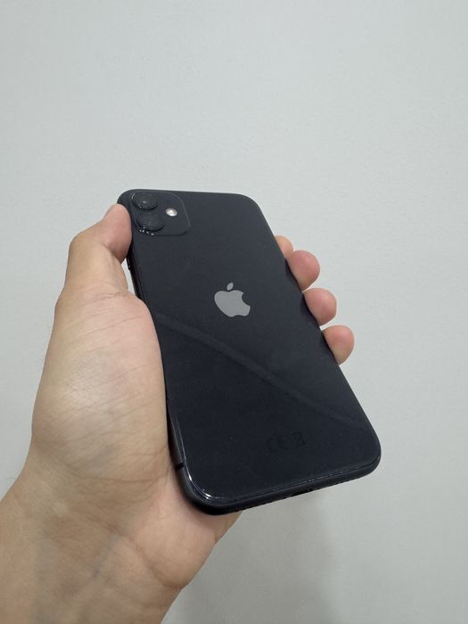 iPhone 11 64Gb выключается