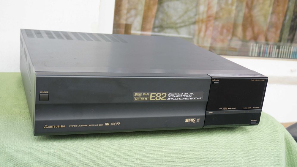 Video recorder S-VHS Mitsubishi HS-E82 DEFECT