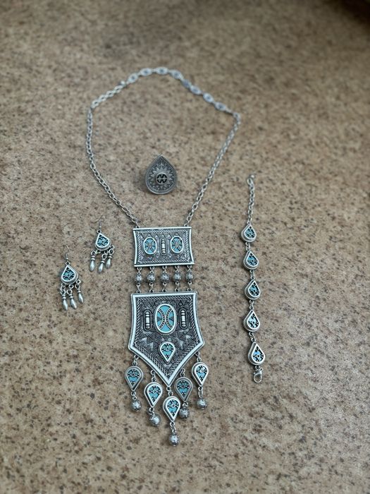 Күміс набор өңіржиек