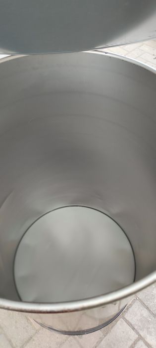 Продам бочку 200 с крышкой