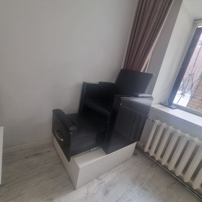 Продам кресло педекюрный парикмахера и стерилизатор