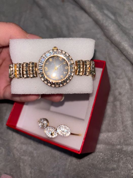 Часы и браслет прекрасный подарок для праздников