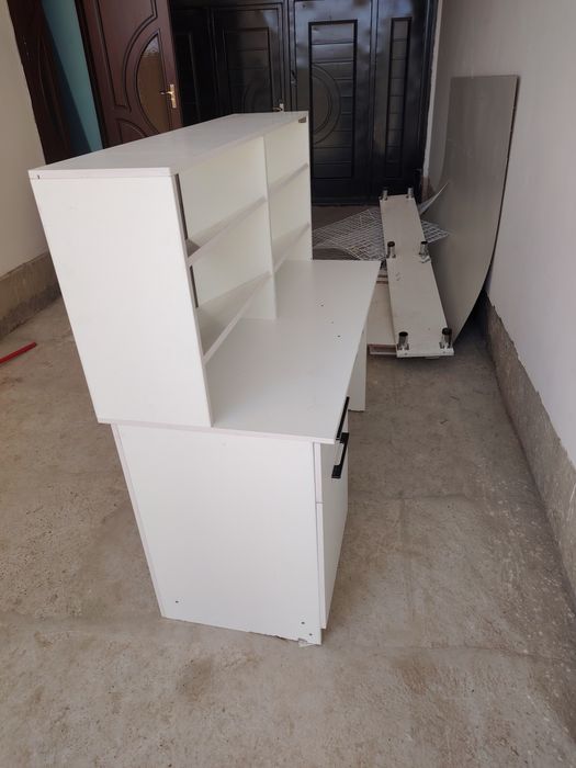 Telefon va aksessuarlar uchun mebellar