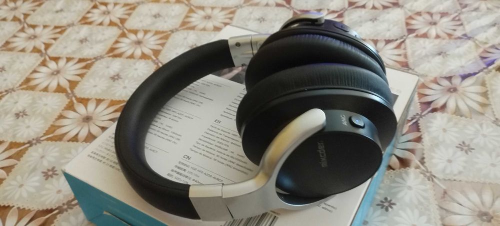 Продавам чисто нови блутут слушалки Mixcder E7