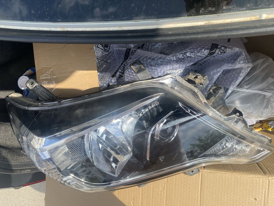 Продам фару на toyota prado