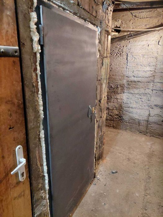 Метални врати за мазета с размери по поръчка