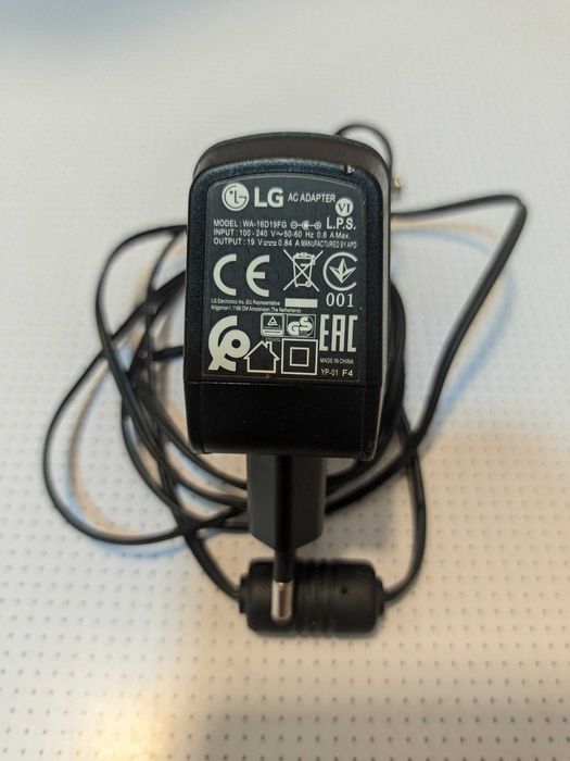 Блок питания LG 19V 0.84A Adapter. Адаптер.