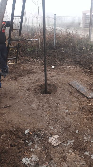 Executam foraje puturi