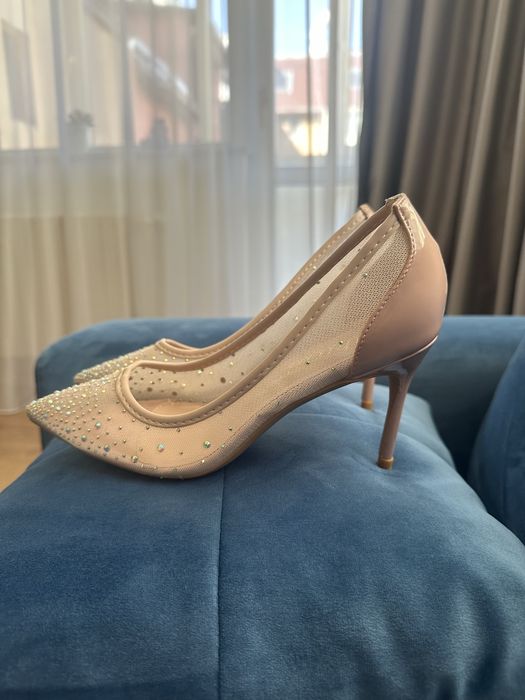 Елегантни официални обувки с камъни