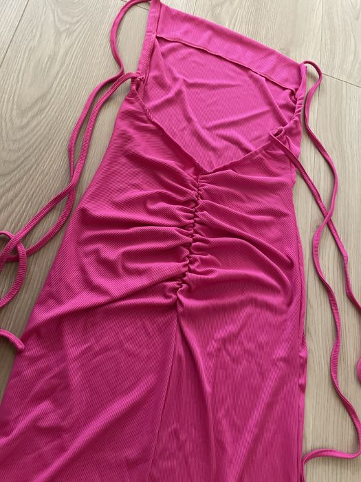 Розова дълга рокля