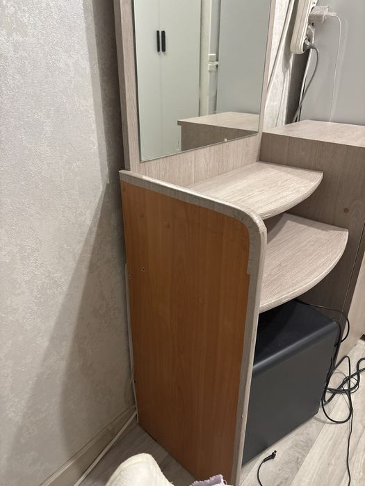 Продам туалетный столик