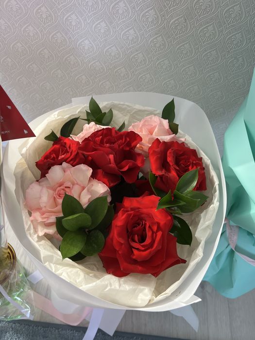 Продам розы. 7 штук